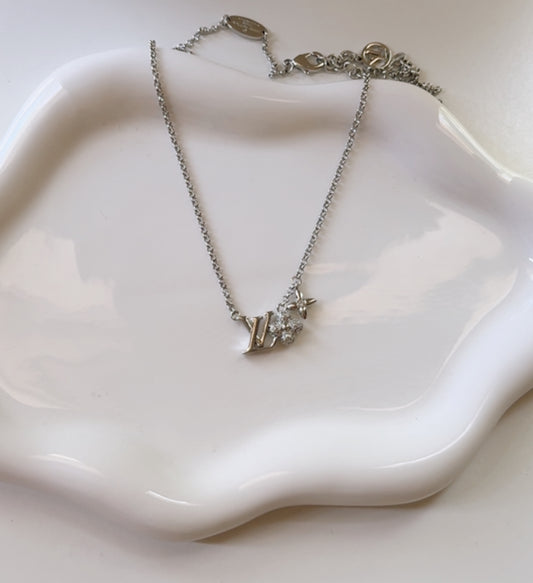Mary silver necklace