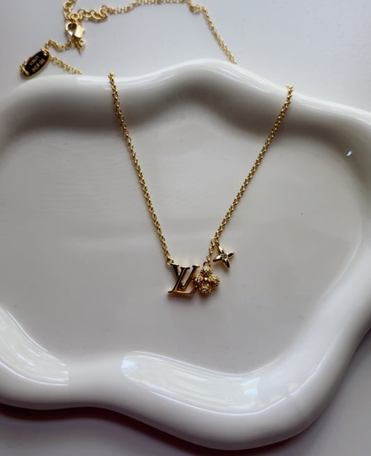 Mary gold necklace