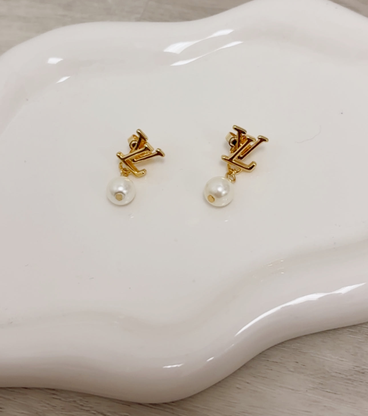 Bella pearl earrings