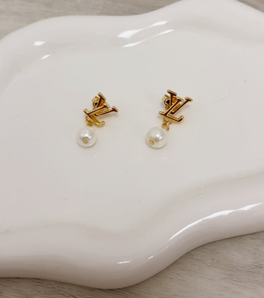Bella pearl earrings